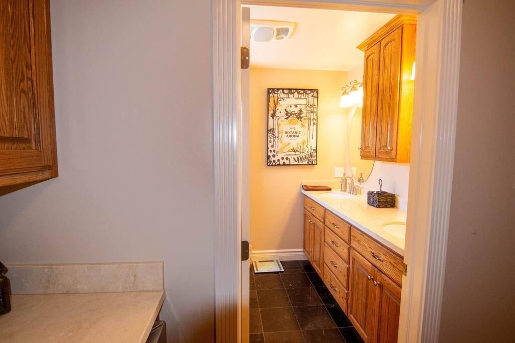 Parowan Tacit Shadow Resort Shangri-La King Suite, Gym, Coffee Bar, Hot-Tub, Free Laundry, Food Available מראה חיצוני תמונה