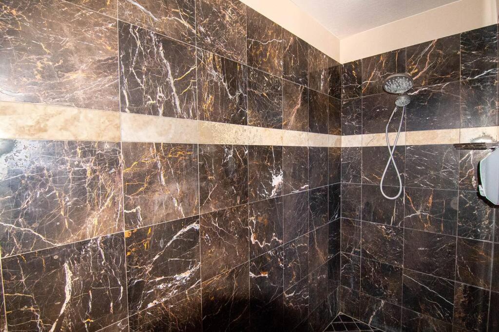 Parowan Tacit Shadow Resort Shangri-La King Suite, Gym, Coffee Bar, Hot-Tub, Free Laundry, Food Available מראה חיצוני תמונה