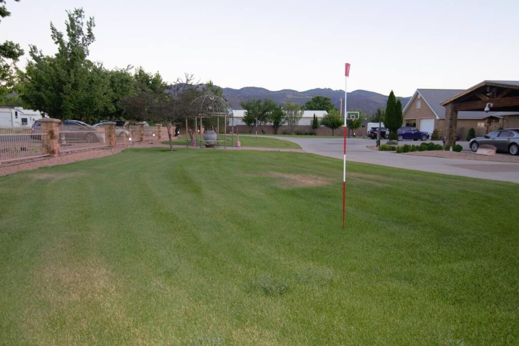 Parowan Tacit Shadow Resort Shangri-La King Suite, Gym, Coffee Bar, Hot-Tub, Free Laundry, Food Available מראה חיצוני תמונה