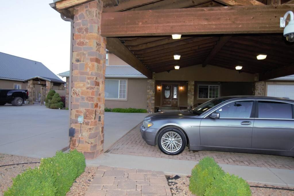 Parowan Tacit Shadow Resort Shangri-La King Suite, Gym, Coffee Bar, Hot-Tub, Free Laundry, Food Available מראה חיצוני תמונה