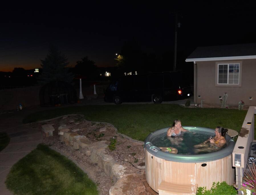 Parowan Tacit Shadow Resort Shangri-La King Suite, Gym, Coffee Bar, Hot-Tub, Free Laundry, Food Available מראה חיצוני תמונה