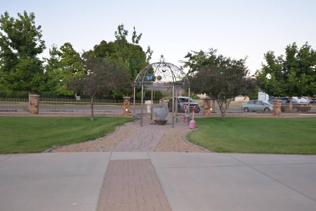 Parowan Tacit Shadow Resort Shangri-La King Suite, Gym, Coffee Bar, Hot-Tub, Free Laundry, Food Available מראה חיצוני תמונה