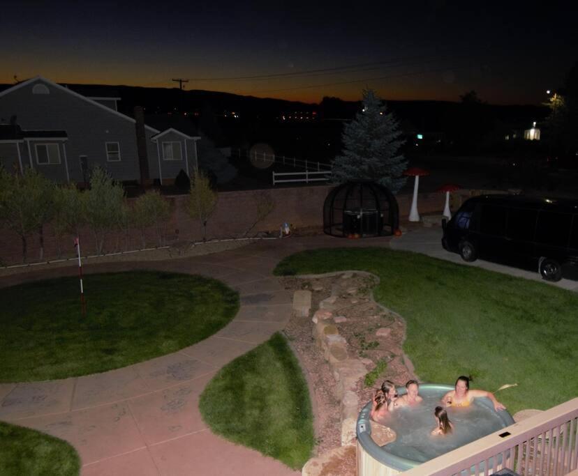 Parowan Tacit Shadow Resort Shangri-La King Suite, Gym, Coffee Bar, Hot-Tub, Free Laundry, Food Available מראה חיצוני תמונה