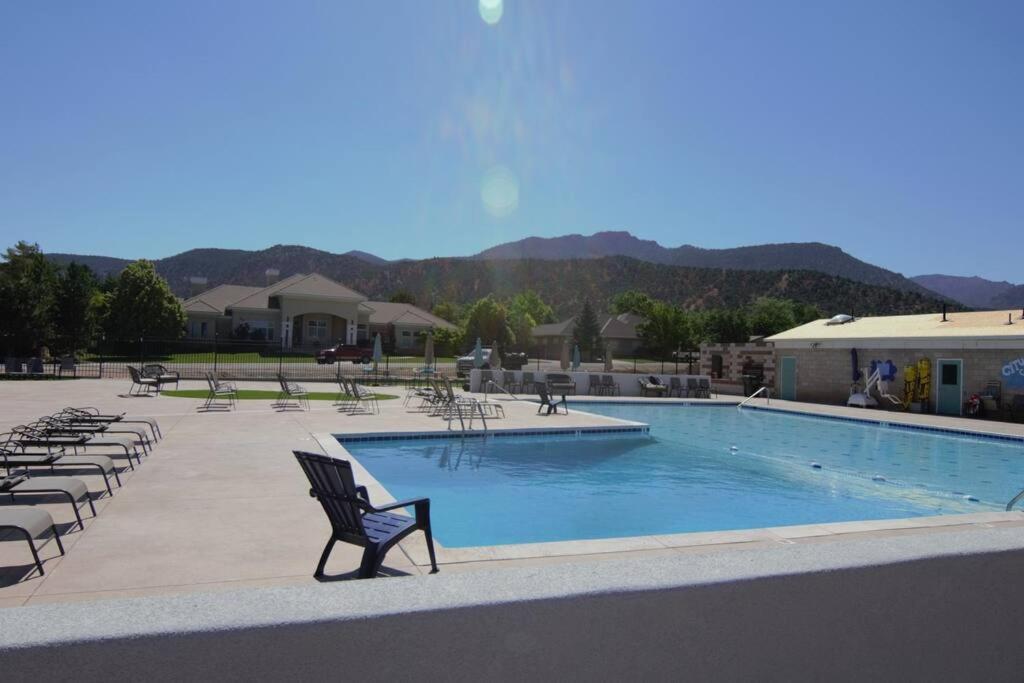 Parowan Tacit Shadow Resort Shangri-La King Suite, Gym, Coffee Bar, Hot-Tub, Free Laundry, Food Available מראה חיצוני תמונה