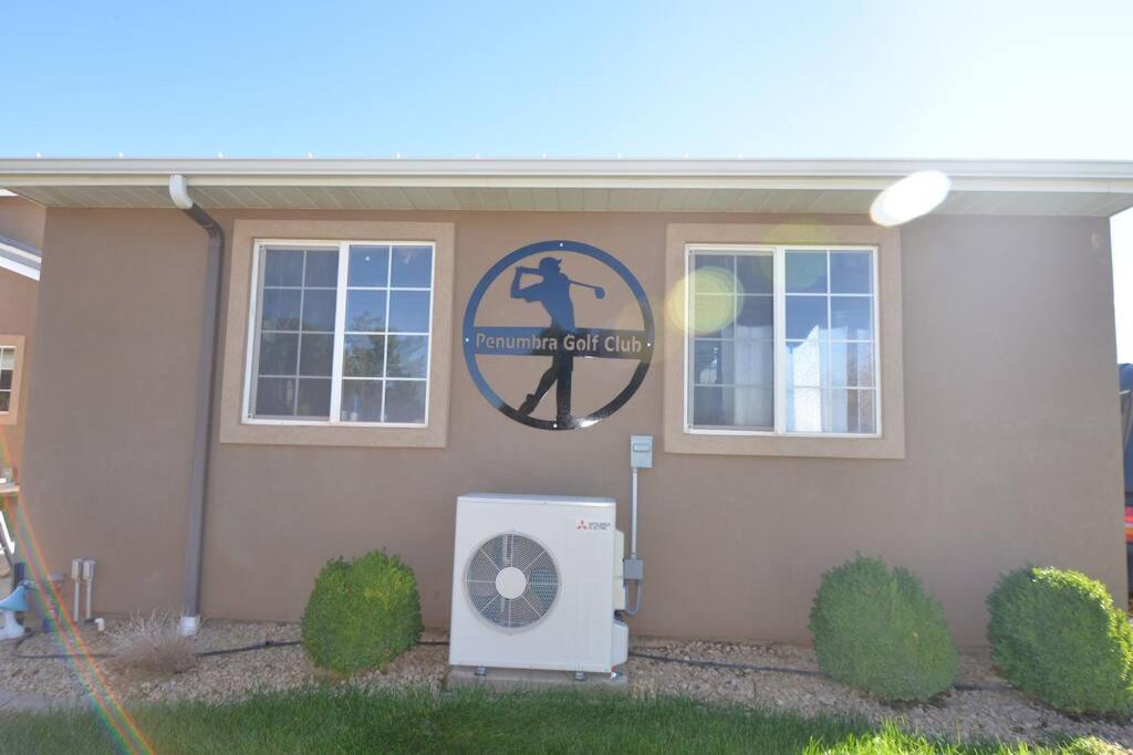 Parowan Tacit Shadow Resort Shangri-La King Suite, Gym, Coffee Bar, Hot-Tub, Free Laundry, Food Available מראה חיצוני תמונה