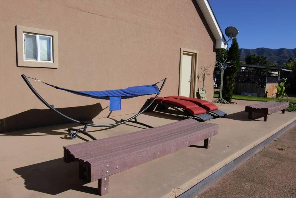 Parowan Tacit Shadow Resort Shangri-La King Suite, Gym, Coffee Bar, Hot-Tub, Free Laundry, Food Available מראה חיצוני תמונה
